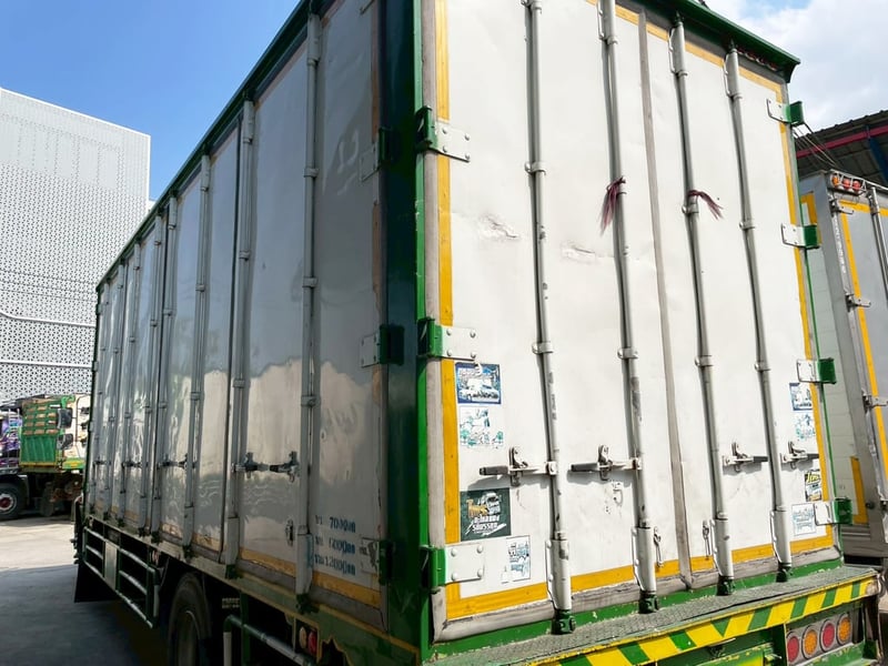 6 ล้อ ตู้บรรทุกเขียว 10 บาน  ISUZU FTR 195 แรง ปี 40