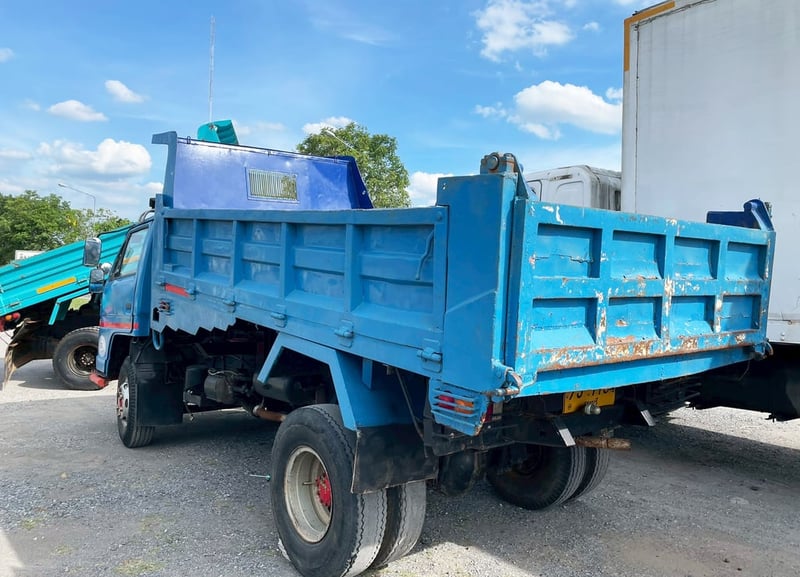 6 ล้อ ดั้ม น้ำเงิน นำทรัพย์ มาแล้ว  ISUZU NPR 115 แรง ปี 33