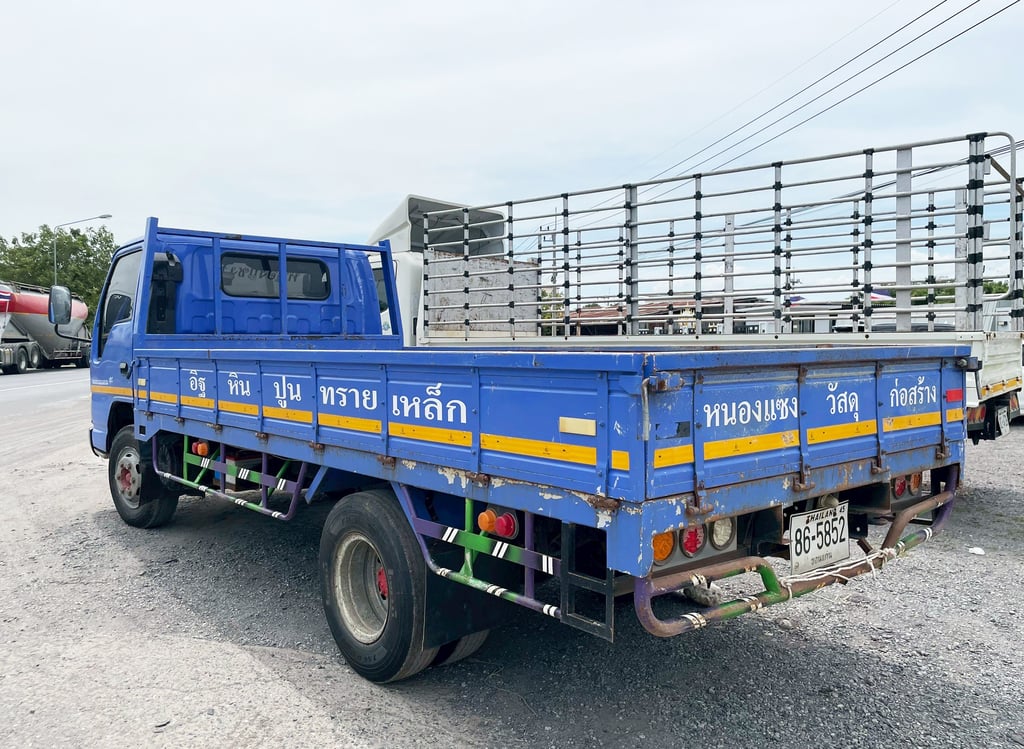 6 ล้อ ดั้ม น้ำเงิน ISUZU NPR 130 แรง ปี 44 ยาว 4.4 x 2.1 m 6 ล้อ ดั้ม น้ำเงิน ISUZU NPR 130 แรง ปี 44 ยาว 4.4 x 2.1 m