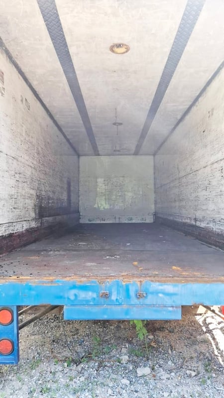 ตู้เปิดท้าย 2 บาน ยาว 7.6 x 2.6 x2.5 m. ตู้เปิดท้าย 2 บาน ยาว 7.6 x 2.6 x2.5 m.