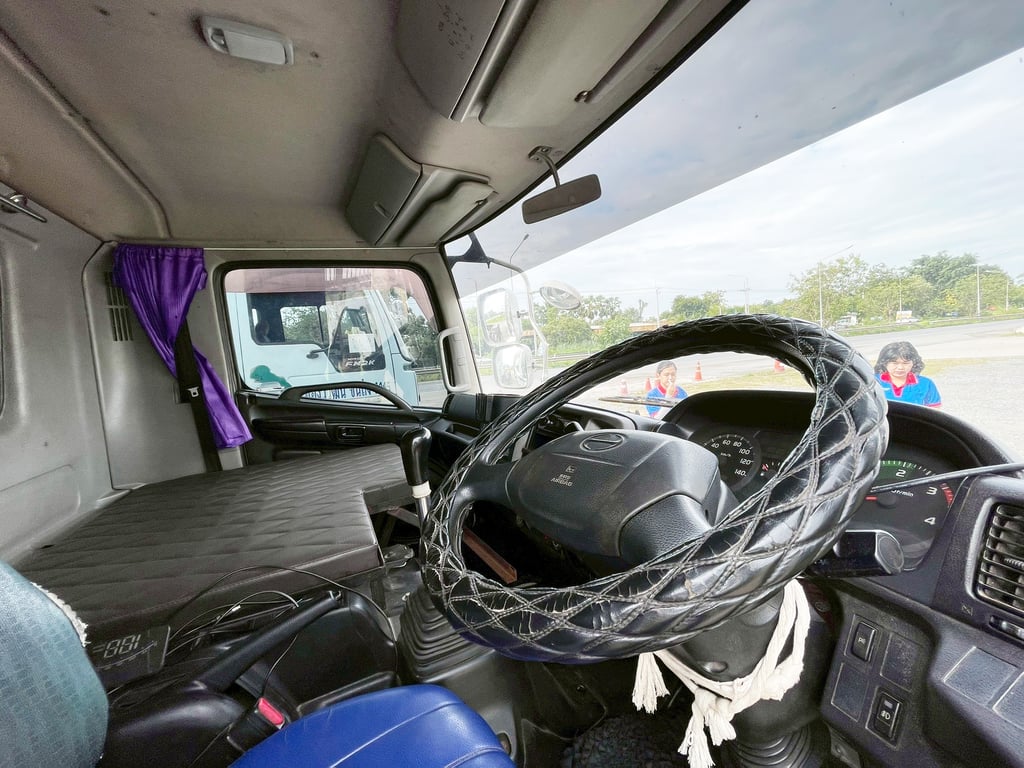 6 ล้อ คอกสูง  HINO FC9J 175 แรง ปี 55 ยาว 6.6 x 2.3 x 2 m  