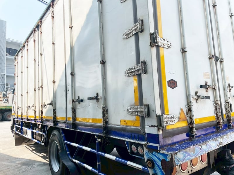 6 ล้อ ตู้บรรทุก 10 บาน มาแล้ว🚛 ISUZU FTR 240 แรง ปี 56 6 ล้อ ตู้บรรทุก 10 บาน มาแล้ว🚛 ISUZU FTR 240 แรง ปี 56