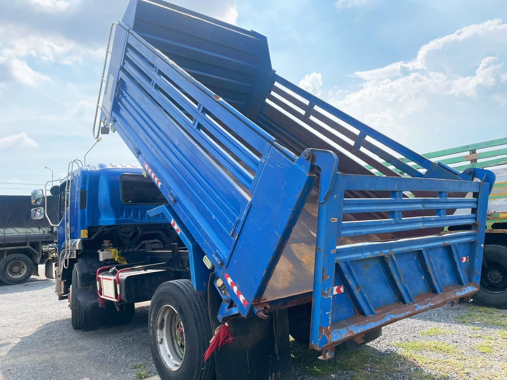 6 ล้อ ดั้ม น้ำเงินนำทรัพย์ ISUZU FTR 240 แรง ปี 58 ยาว 3.8 x 2.2 m 6 ล้อ ดั้ม น้ำเงินนำทรัพย์ ISUZU FTR 240 แรง ปี 58 ยาว 3.8 x 2.2 m