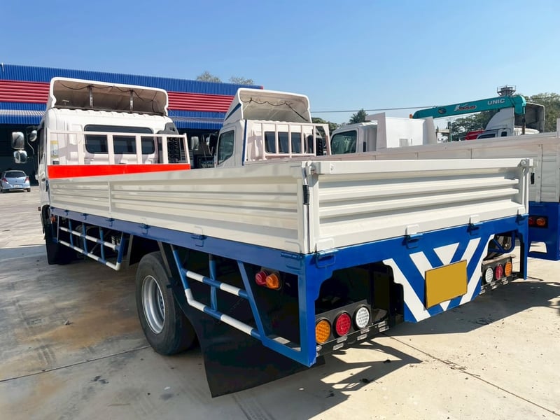 6 ล้อ บรรทุก พื้นเรียบ  
HINO FC4J  144 แรง ปี 49