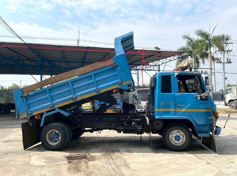 6 ล้อดั้มฟ้า  ISUZU  145 แรง ปี 35 ยาว 3.6 x 2 m.