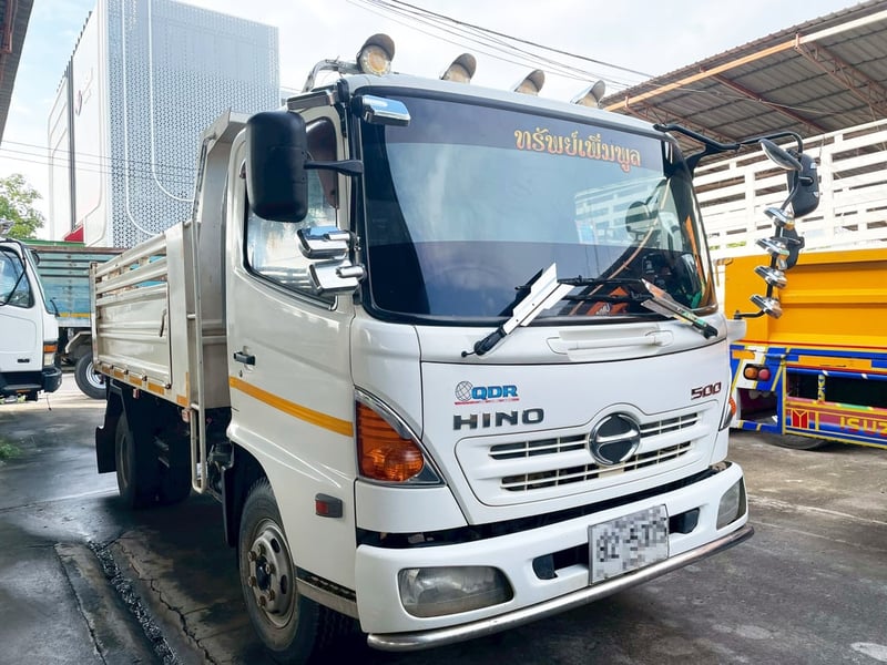 6 ล้อ ดั้มขาว  HINO FC9J 175 แรง ปี 57 ยาว 3.8 x 2.3 ม.