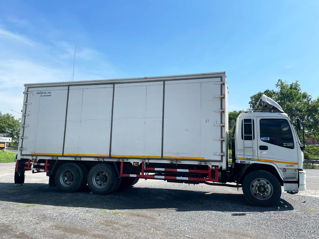 10 ล้อ ตู้ทึบ ISUZU FVM32 230 แรง ปี 49 10 ล้อ ตู้ทึบ ISUZU FVM32 230 แรง ปี 49