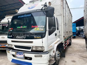 6 ล้อ ตู้บรรทุกขาว 10 บาน  ISUZU FTR 200 แรง ปี 45