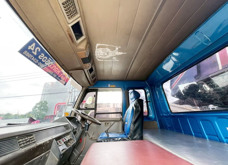 6 ล้อ ดั้ม  MITSUBISHI FK 225 แรง ปี 49 ยาว 3.8 x 2.3 m  