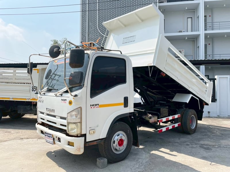 6 ล้อดั้ม ขาวรับทรัพย์ ISUZU NQR 175 แรง ปี 57