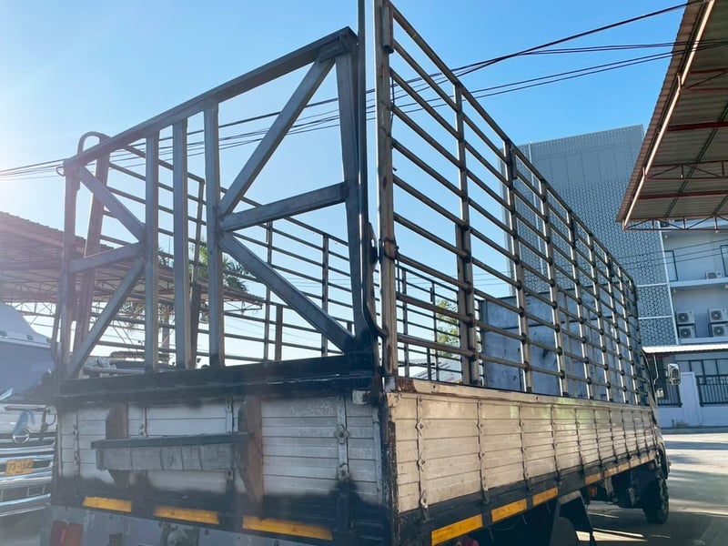 6 ล้อ คอกสูง FRR90 210 แรง ปี 54 ยาว 6.5 x 2.3 x 2.1 m.