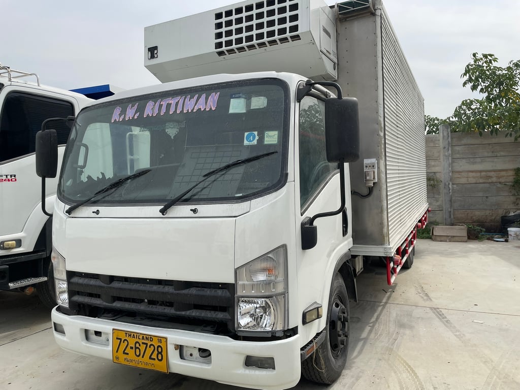 ISUZU NQR 6 ล้อ ตู้ทำความเย็น  เครื่อง 175 แรง  ปี 53