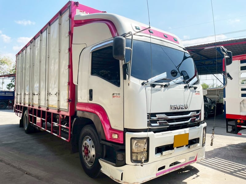 6 ล้อ ตู้บรรทุก 10 บาน  ISUZU FTR 240 แรง ปี 56