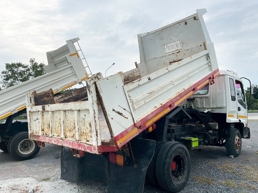 6 ล้อ ดั้ม ISUZU FRR 195 แรง ปี 13 6 ล้อ ดั้ม ISUZU FRR 195 แรง ปี 13