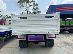 ISUZU NPR75 6 ล้อดั้ม
150 แรง ปี 58  ยาว 3.8 ม.กว้าง 2.3 ม.