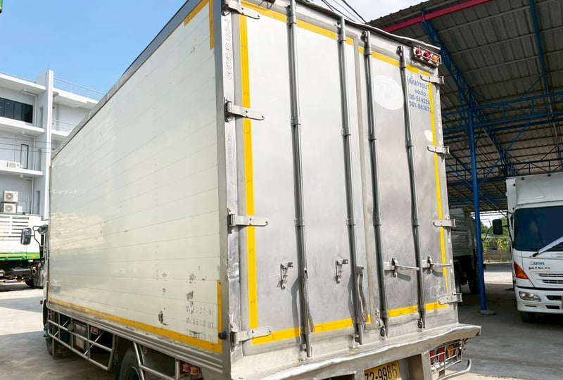 6 ล้อ ตู้บรรทุก  HINO FC9J 175 แรง ปี 58