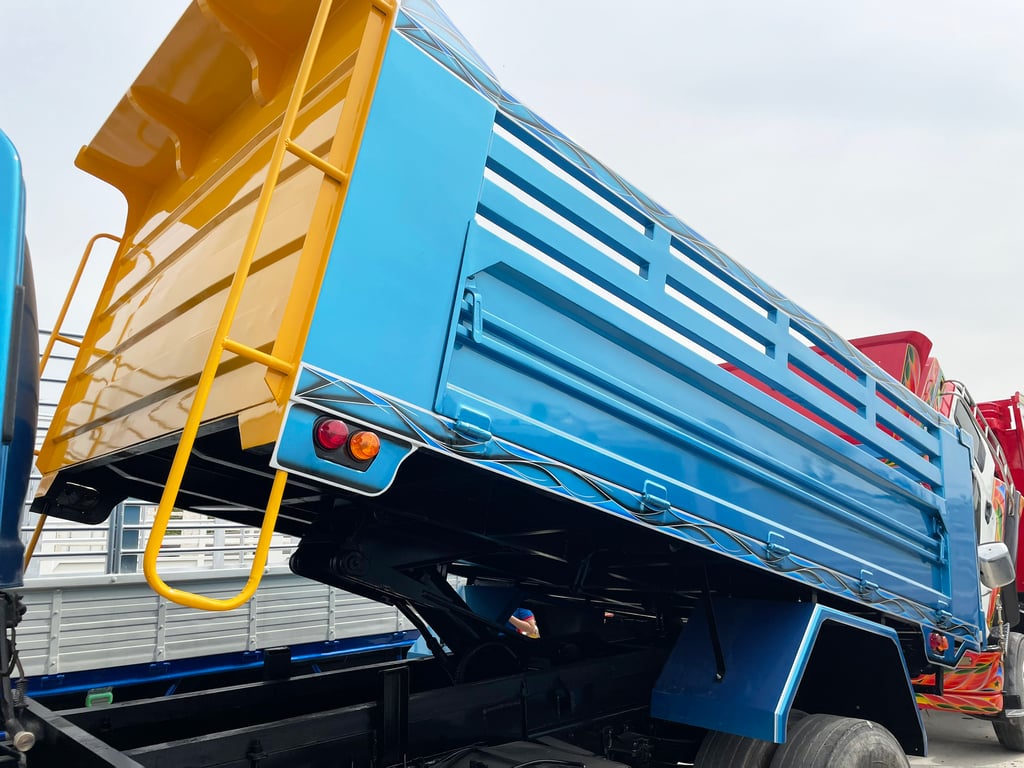 6 ล้อดั้ม ฟ้านำทรัพย์ ISUZU FTR34 240 แรง ปี 56 6 ล้อดั้ม ฟ้านำทรัพย์ ISUZU FTR34 240 แรง ปี 56