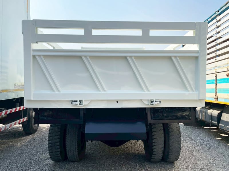 6 ล้อ ดั้ม  MITSUBISHI FK 225 แรง ปี 49 ยาว 3.8 x 2.3 m  