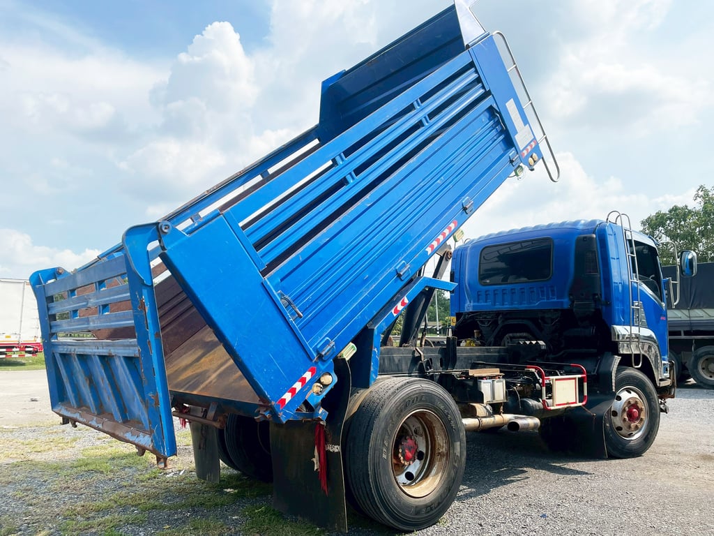6 ล้อ ดั้ม น้ำเงินนำทรัพย์ ISUZU FTR 240 แรง ปี 58 ยาว 3.8 x 2.2 m 6 ล้อ ดั้ม น้ำเงินนำทรัพย์ ISUZU FTR 240 แรง ปี 58 ยาว 3.8 x 2.2 m