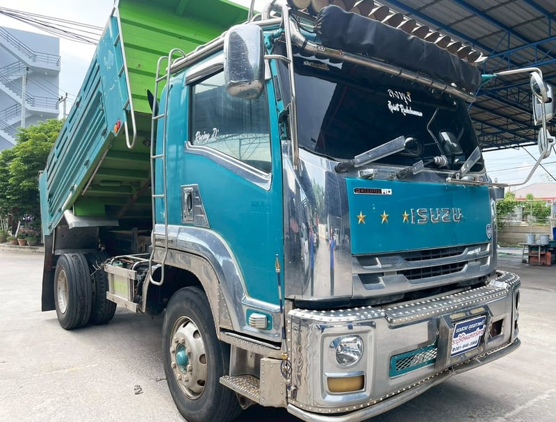 6 ล้อดั้ม เขียวมิ้นต์ ISUZU FTR 240 แรง ปี 57 ยาว 4.2 x 2.2 m 