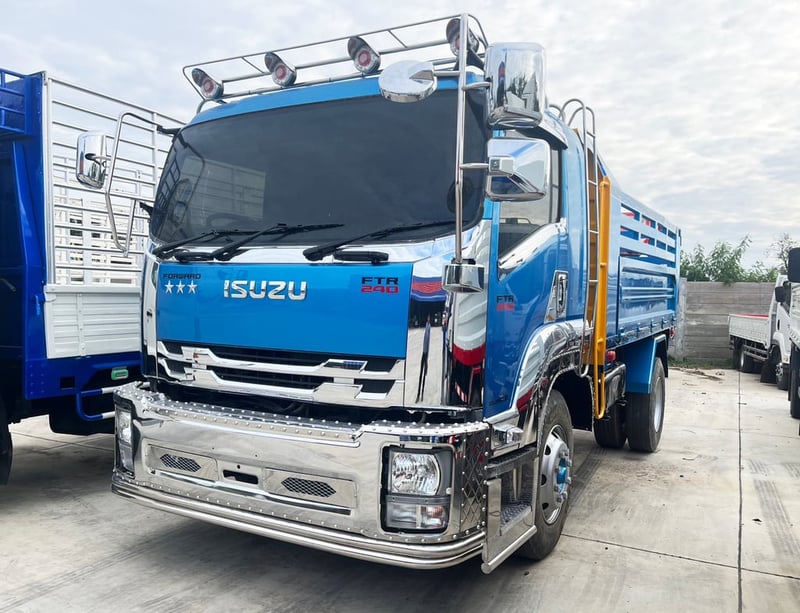 6 ล้อดั้ม  ฟ้านำทรัพย์  ISUZU FTR34 240 แรง ปี 56