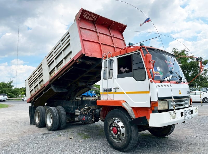 MITSUBISHI FN527 220 แรง ปี 37