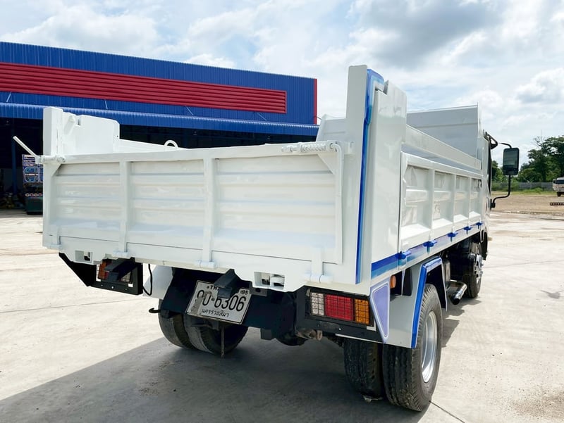 6 ล้อ ISUZU NPR75 150 แรง ปี 54 ยาว 3.9 x2.1 cm