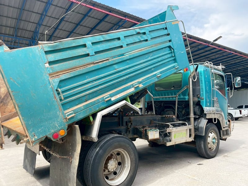 6 ล้อดั้ม เขียวมิ้นต์ ISUZU FTR 240 แรง ปี 57 ยาว 4.2 x 2.2 m 
