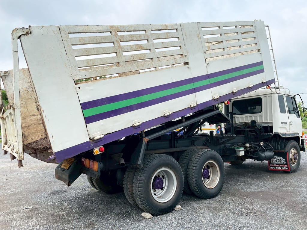 MITSHUBISHI FN527 220 แรง ปี 37 MITSHUBISHI FN527 220 แรง ปี 37
