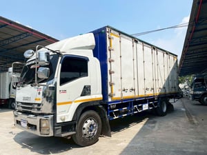 6 ล้อ ตู้บรรทุก 10 บาน มาแล้ว🚛 ISUZU FTR 240 แรง ปี 56 6 ล้อ ตู้บรรทุก 10 บาน มาแล้ว🚛 ISUZU FTR 240 แรง ปี 56