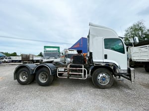 10 หัวลาก ขาวมากทรัพย์  ISUZU FTR 240 แรง ปี 55 ทำสีใหม่รอบคัน