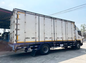 6 ล้อ ตู้บรรทุก 10 บาน มาแล้ว🚛 ISUZU FTR 240 แรง ปี 56 6 ล้อ ตู้บรรทุก 10 บาน มาแล้ว🚛 ISUZU FTR 240 แรง ปี 56