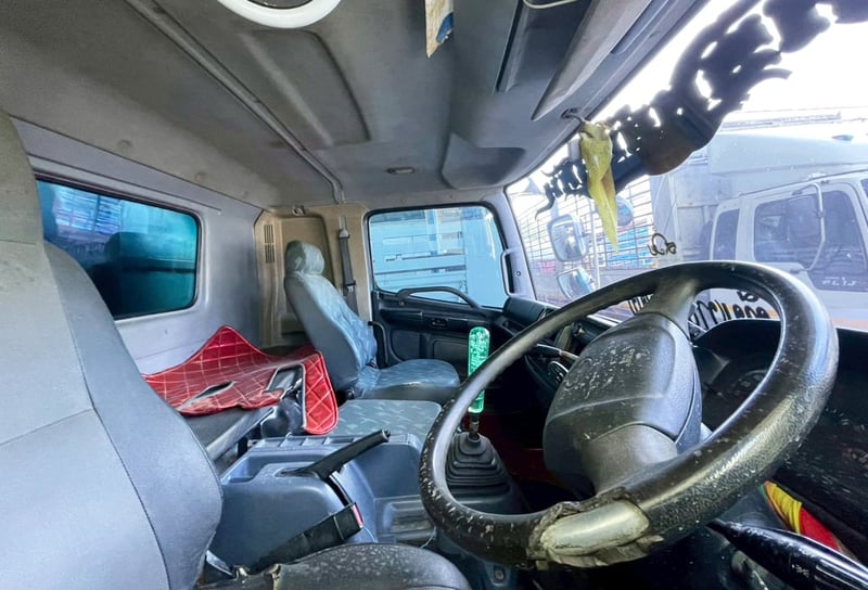 6 ล้อ  ฟ้าเบิกทรัพย์  HINO FG8J 212 แรง ปี 57