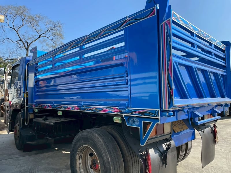 6 ล้อ ดั้ม  น้ำเงินนำทรัพย์ ISUZU FTR 240 แรง ปี 58 ยาว 3.8 x 2.2 m 