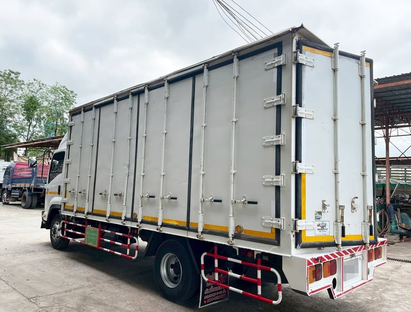 ISUZU FRR 190 แรงม้า รถบรรทุก 6 ล้อ ตู้แห้ง ปี 2560