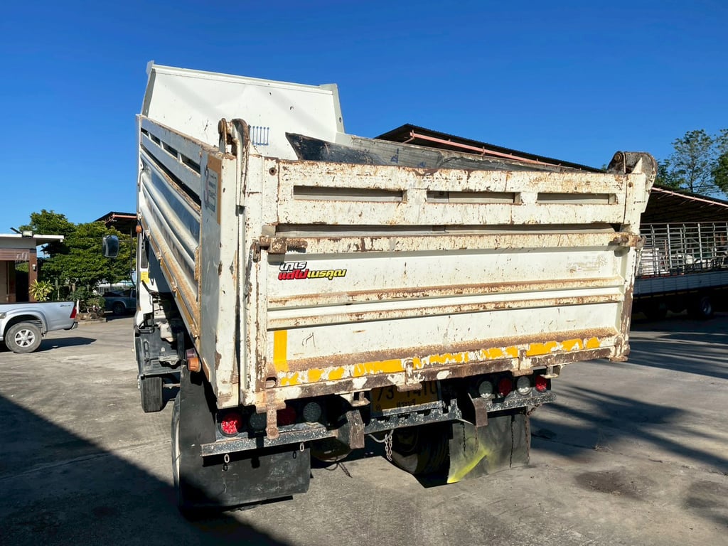 6 ล้อ ดั้ม เข้ามาแล้ว ISUZU FRR 190 แรง ปี 56 6 ล้อ ดั้ม เข้ามาแล้ว ISUZU FRR 190 แรง ปี 56