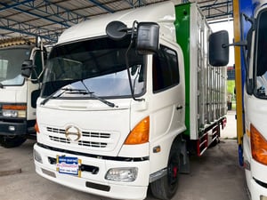 6 ล้อ ตู้บรรทุกเขียว ขาว 10 บาน  HINO FC4J 144 แรง ปี 47