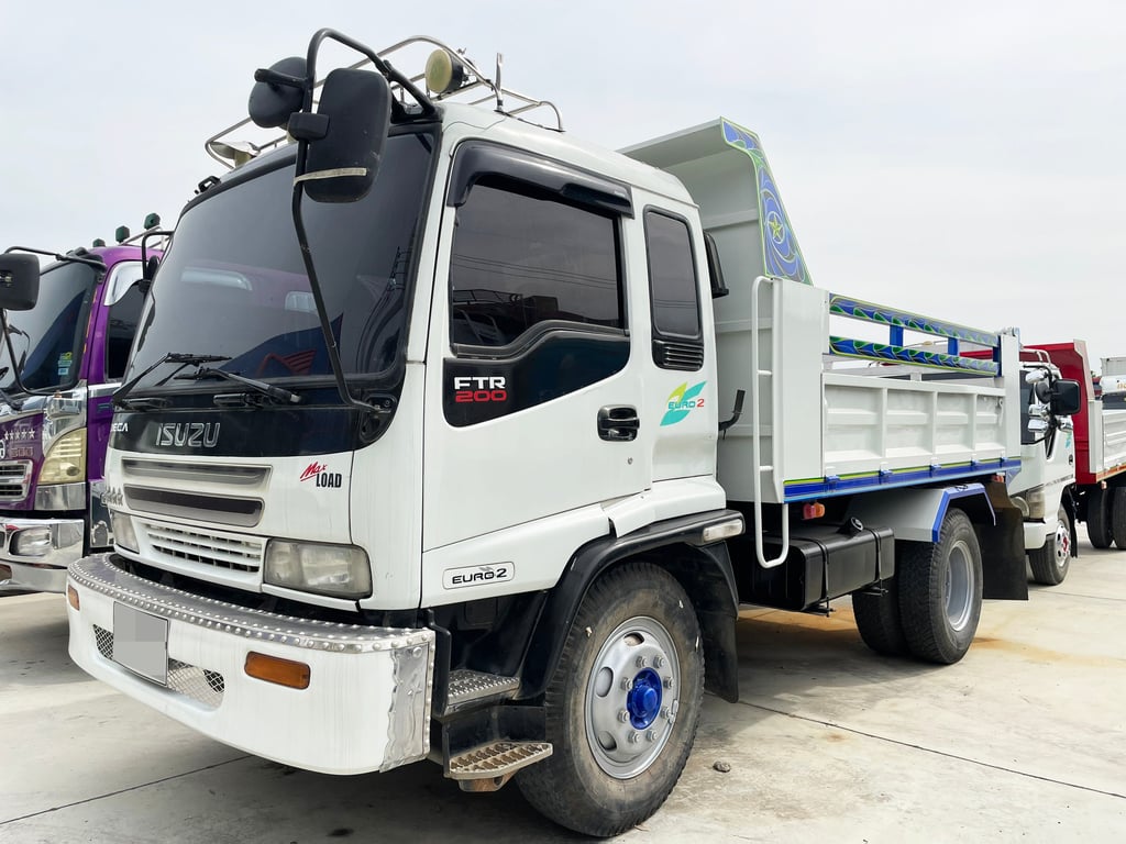 6 ล้อ ดั้ม ขาว ISUZU FTR 33 200 แรง ปี 45
