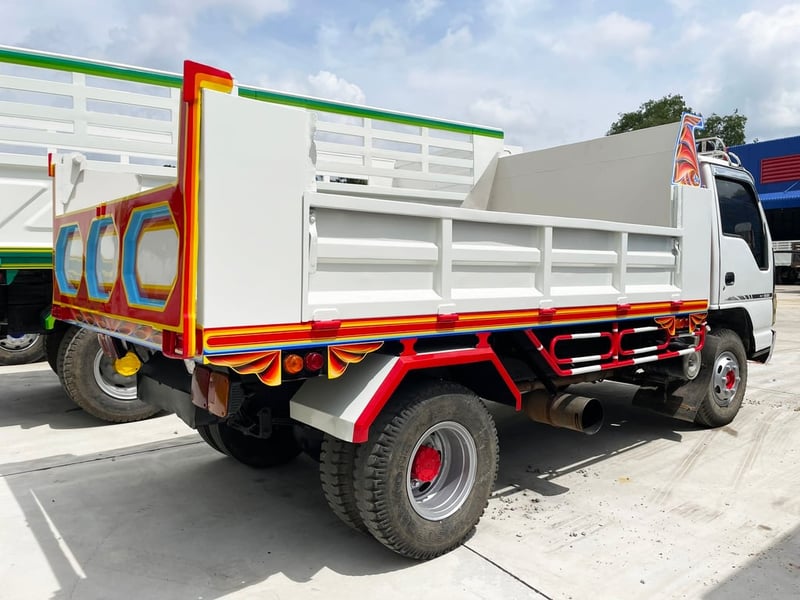 ISUZU NQR 175 แรงม้า รถบรรทุก 6ล้อ ดั้มพ์ ปี 2554