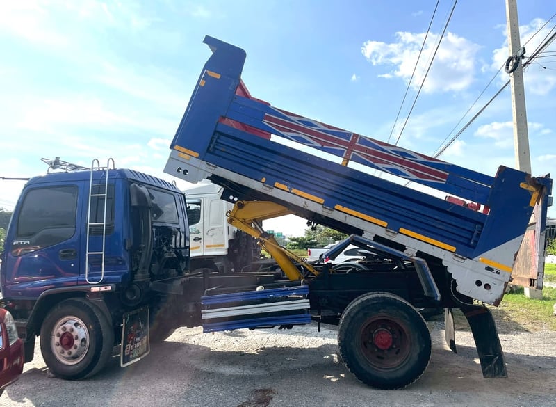 ISUZU FTR 200 แรง ปี 48 ยาว 3.8 x 2.2 m พร้อมใช้ ISUZU FTR 200 แรง ปี 48 ยาว 3.8 x 2.2 m พร้อมใช้