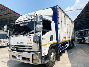 6 ล้อ ตู้บรรทุก 10 บาน มาแล้ว🚛 ISUZU FTR 240 แรง ปี 56 6 ล้อ ตู้บรรทุก 10 บาน มาแล้ว🚛 ISUZU FTR 240 แรง ปี 56