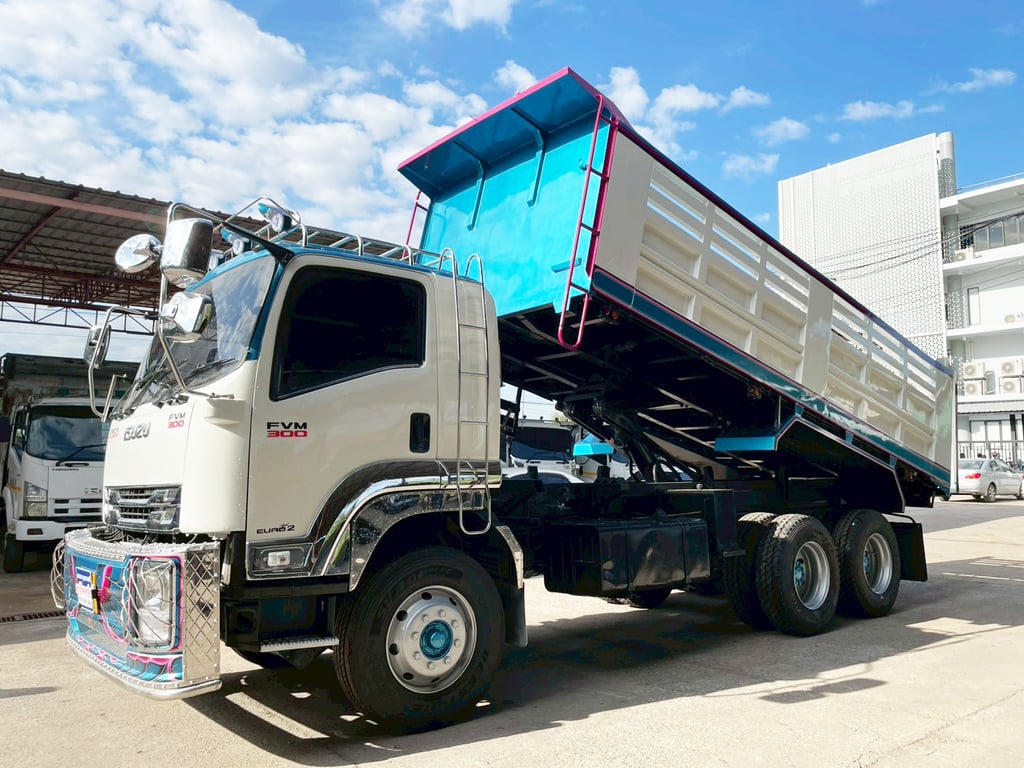 10 ล้อ ดั้ม ISUZU FVZ 300 แรง ปี 54 เกียร์เดิม พร้อมใช้งาน 10 ล้อ ดั้ม ISUZU FVZ 300 แรง ปี 54 เกียร์เดิม พร้อมใช้งาน