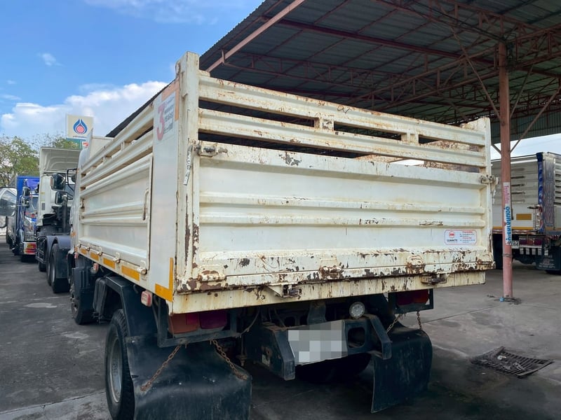 6 ล้อ ดั้มขาว  HINO FC9J 175 แรง ปี 57 ยาว 3.8 x 2.3 ม.