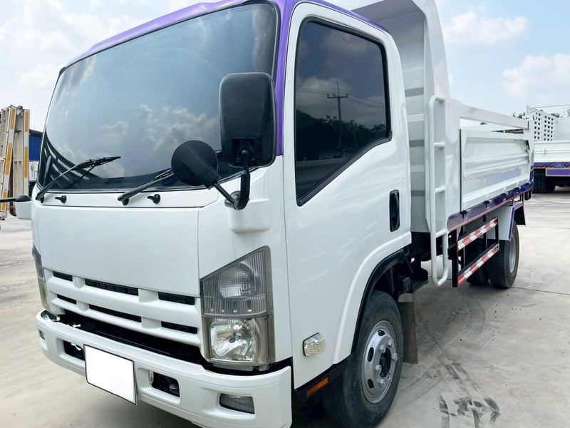 ISUZU NPR75 6 ล้อดั้ม
150 แรง ปี 58  ยาว 3.8 ม.กว้าง 2.3 ม.