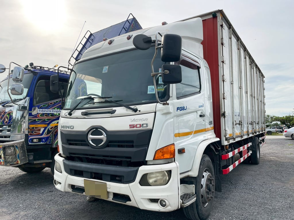 HINO FG 240 แรงม้า รถบรรทุก 6ล้อ ตู้แห้ง ปี 2559