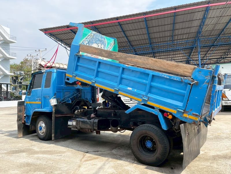 6 ล้อดั้มฟ้า  ISUZU  145 แรง ปี 35 ยาว 3.6 x 2 m.