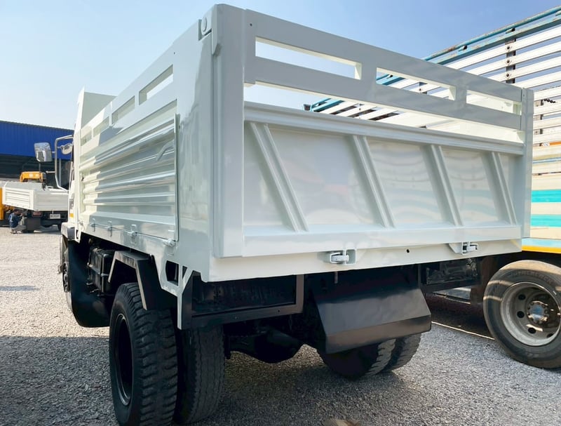 6 ล้อ ดั้ม  MITSUBISHI FK 225 แรง ปี 49 ยาว 3.8 x 2.3 m  