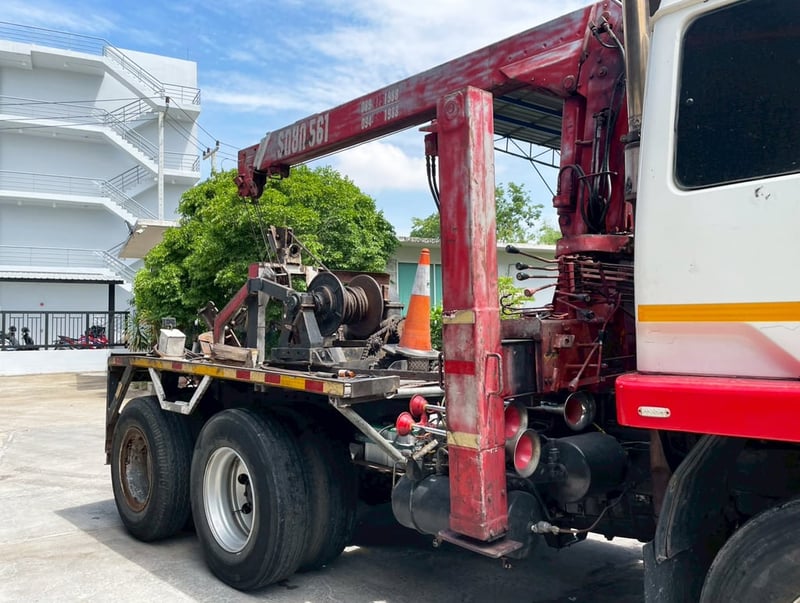 รถบรรทุก 10 ล้อ เฉพาะกิจ รถยก  MITSUBISHI FN527 220 แรง ปี 45