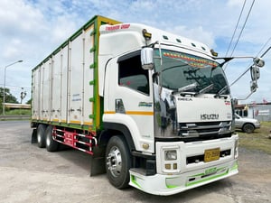 10 ล้อ ตู้สิบบาน ISUZU FVM 300 แรง ปี 56