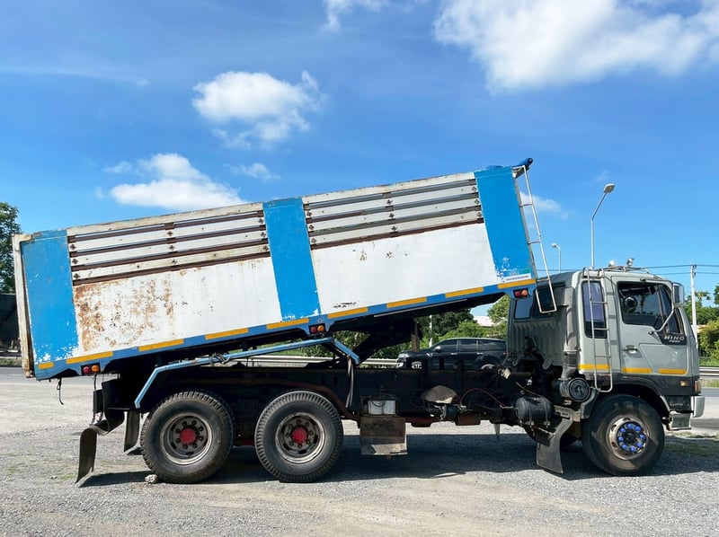 สิบล้อดั้ม  HINO FM3H 195 แรง ปี 39